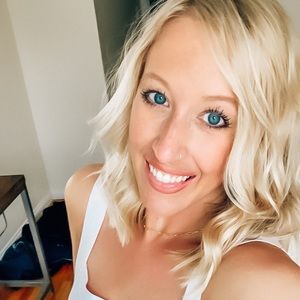 Meet your Posher, Laura